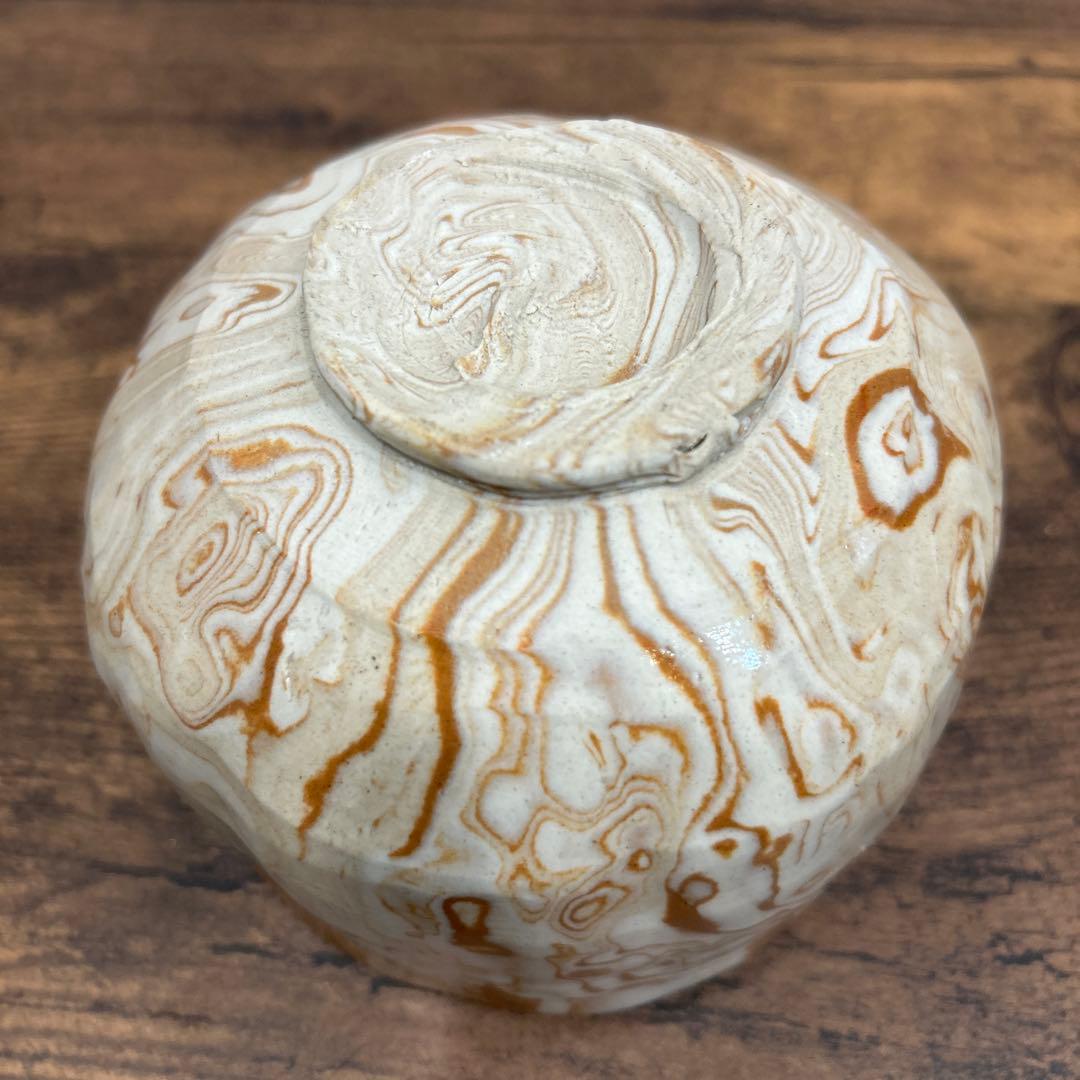 マーブル模様の陶器製茶碗