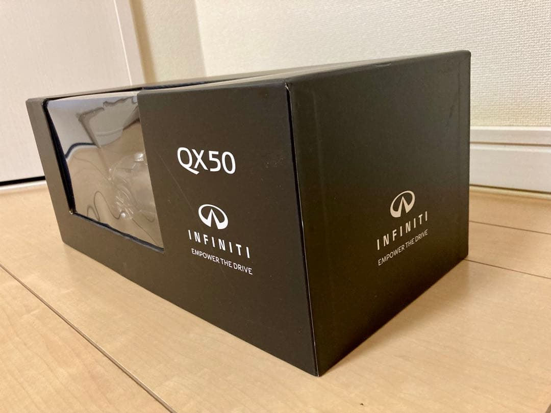 1:18 インフィニティ INFINITY QX50 シルバー　日本非売品
