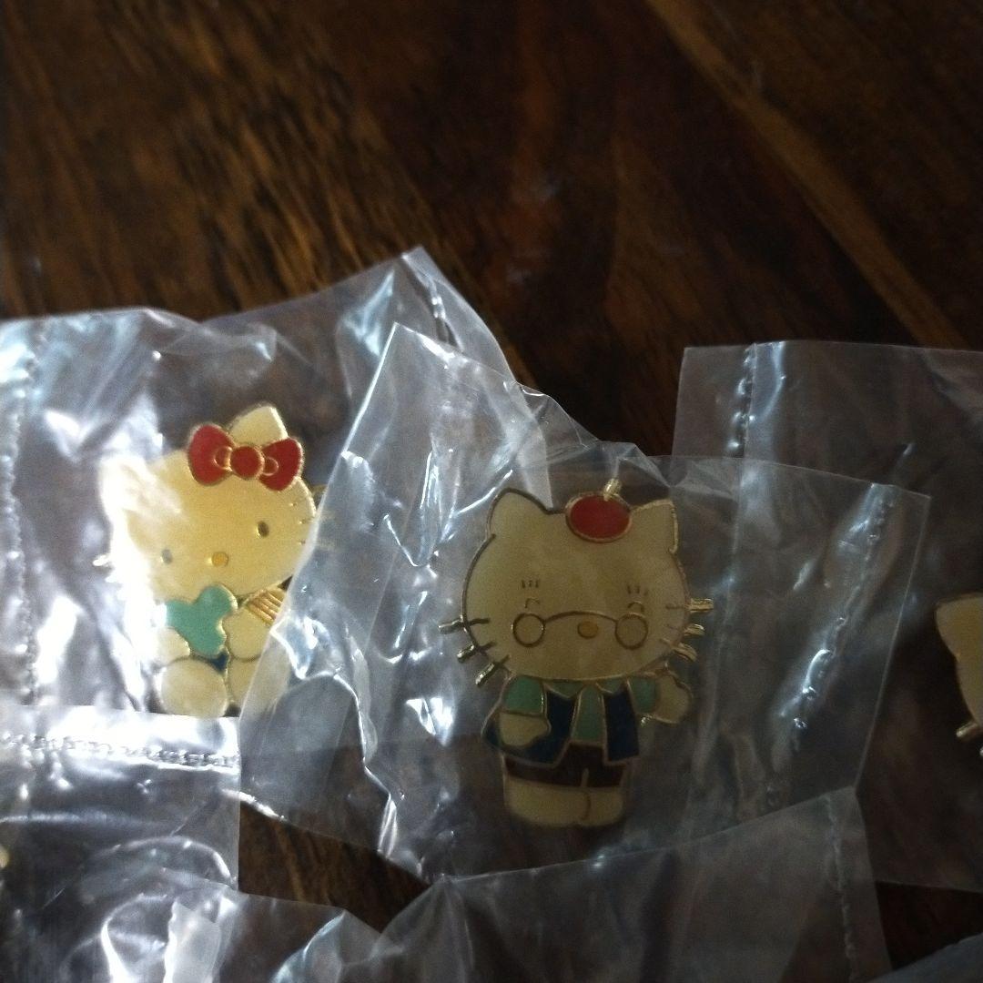 ハローキティ ピンバッジセット 12個