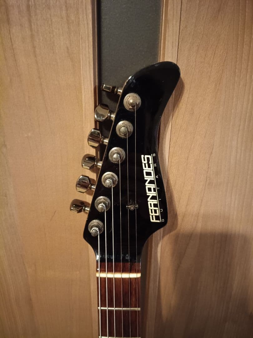 FERNANDES　FR-40 エレキギター　ストラトタイプ
