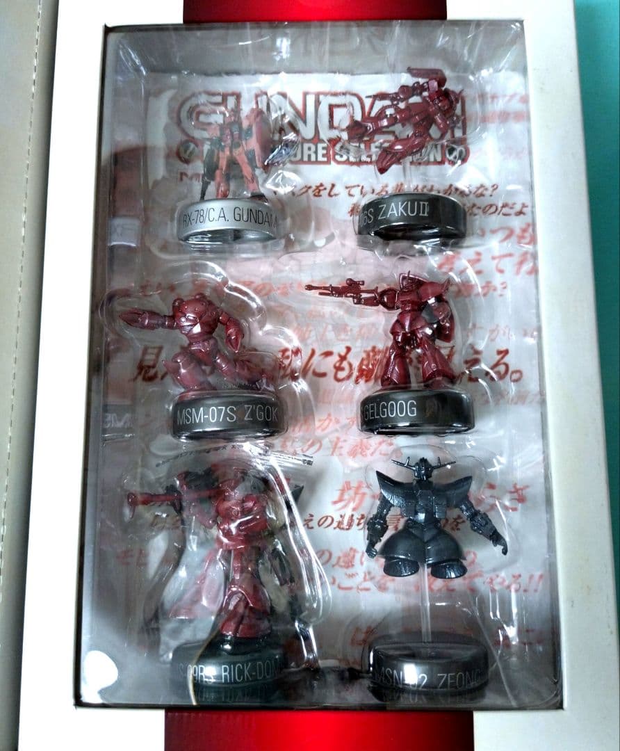 ガンダム限定✨新品ミニフィギュアボトルキャップ シャアセレクション 　マガジン