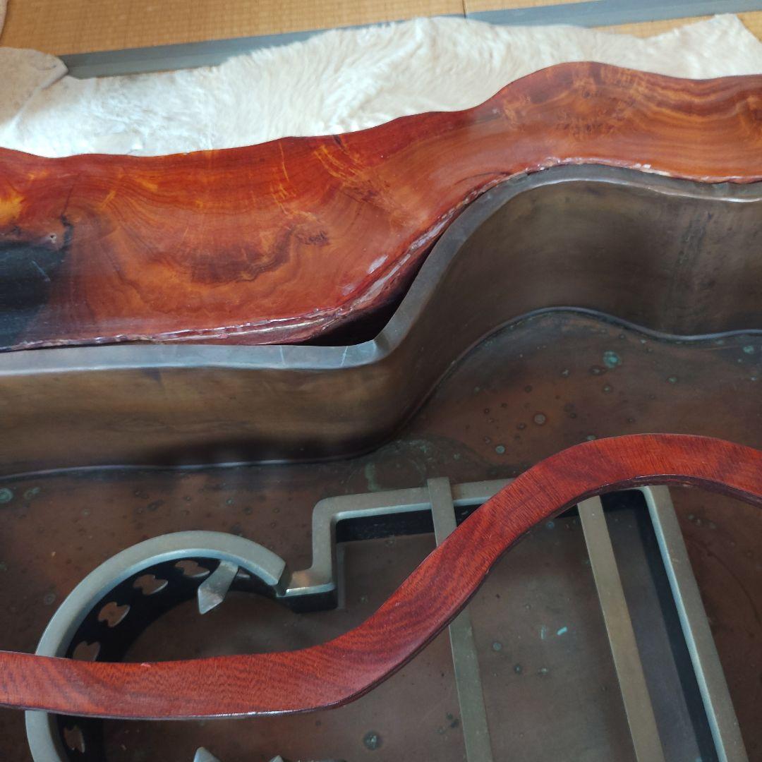 杉の木の自然形状座卓