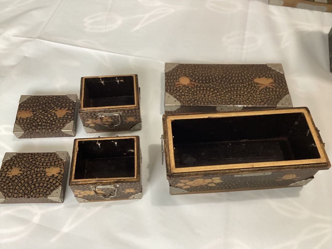 金彩蒔絵ミニチュアお雛道具　アンティーク収納箱セット 大・中・小