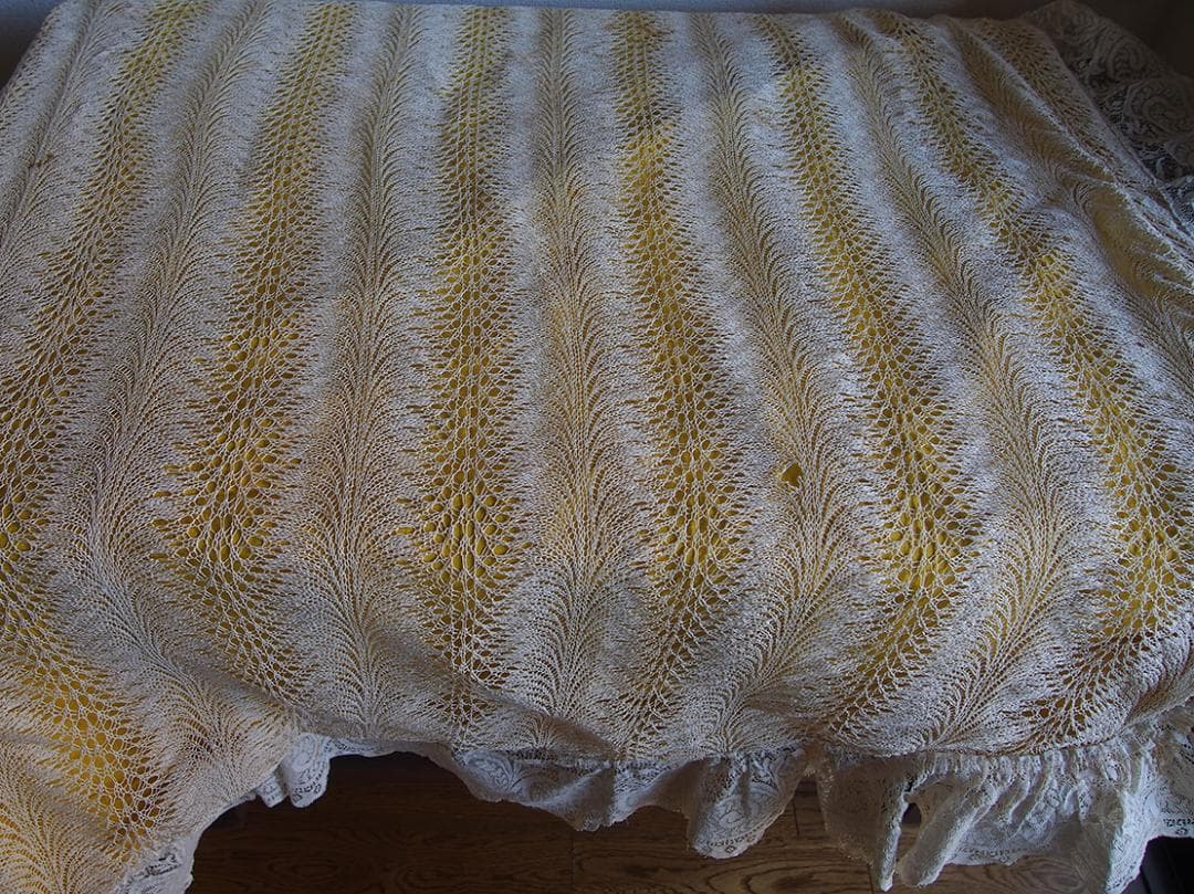 ニッティングレース ベッドカバー 209c×185c+縁飾り 間仕切り/K368