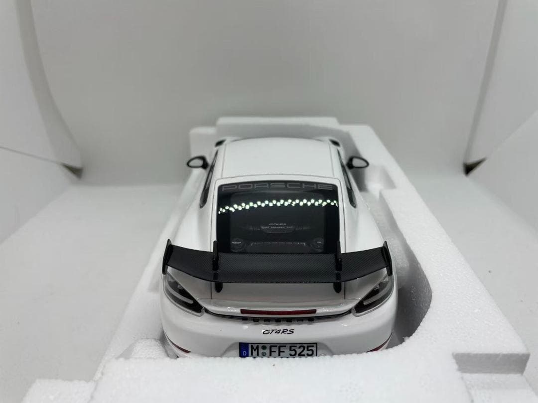 304-052 ノレブ 1/18 ポルシェ Cayman GT4 RS 2023