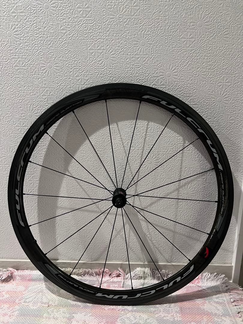 レーシングクアトロカーボン　クリンチャー，リムブレーキ，シマノフリー