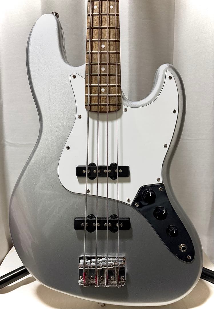 ベース Squier Affinity JAZZ BASS