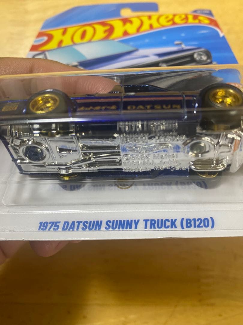 ミニカー 1975 DATSUN SUNNY TRUCK (B120)