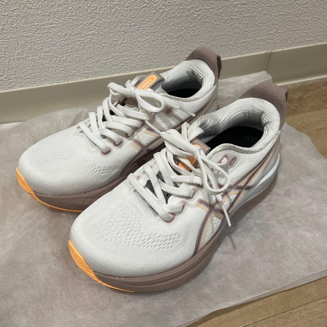 ASICS GEL-KAYANO 32 ホワイト/オレンジグロー