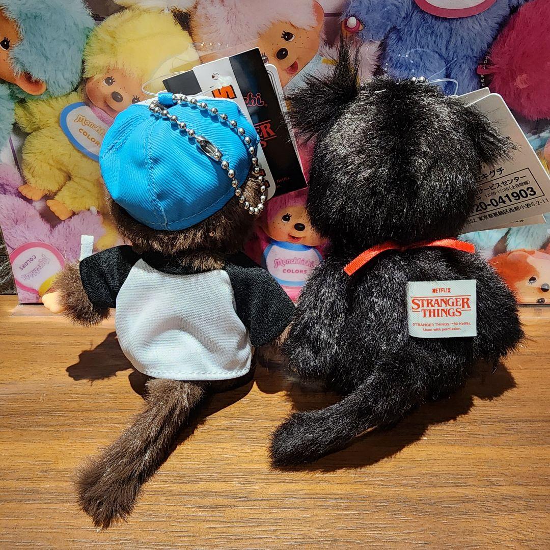 お顔厳選新発売モンチッチ キーチェーン ストレンジャーシングス コラボ2点セット