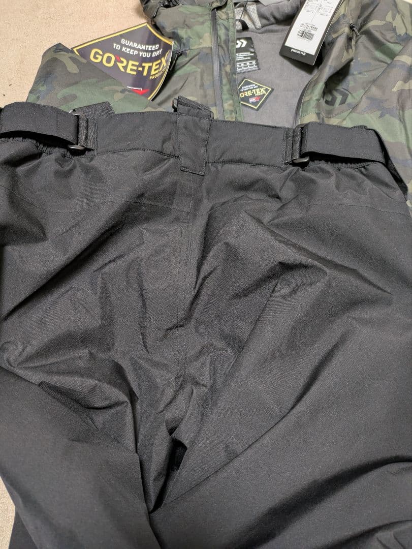 未使用 ダイワ　GORE-TEX ウィンター　フィッシングスーツ