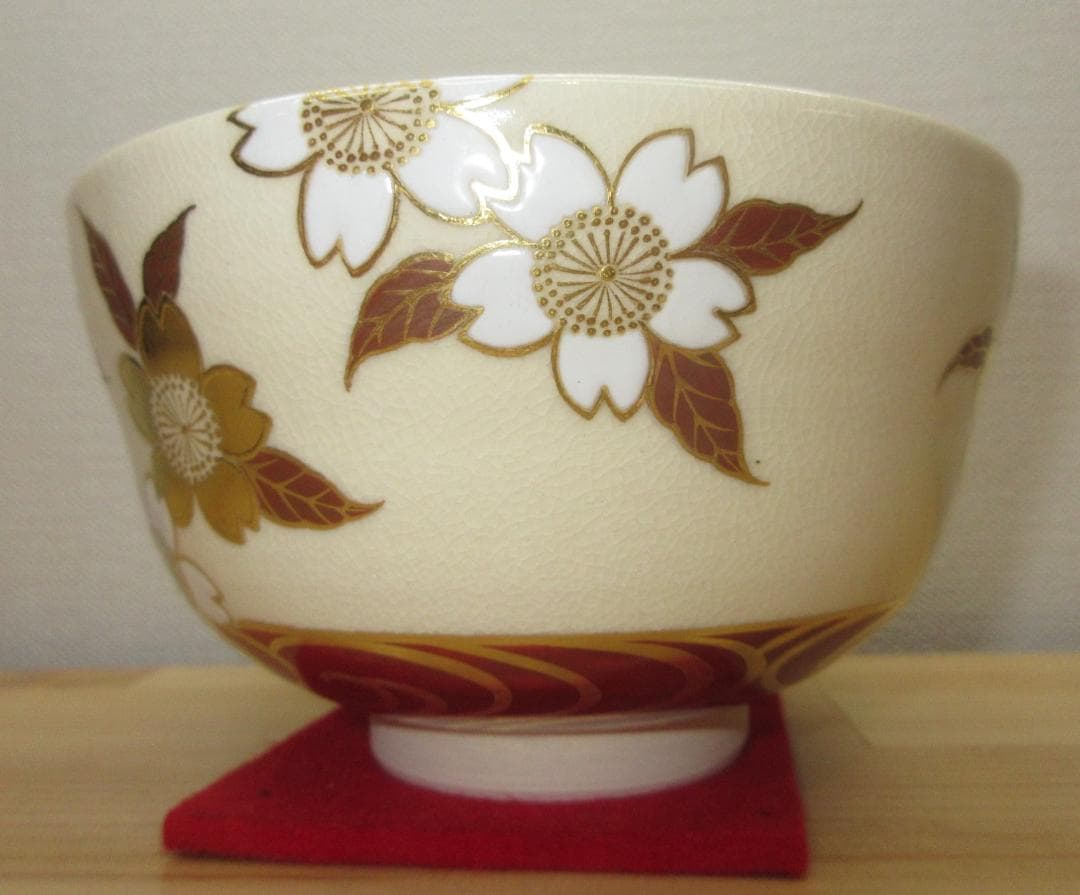 送料込【逢絢亭】茶道具 茶碗 京焼 桜花流水の図 真葛（宮川）香斎 共箱入り