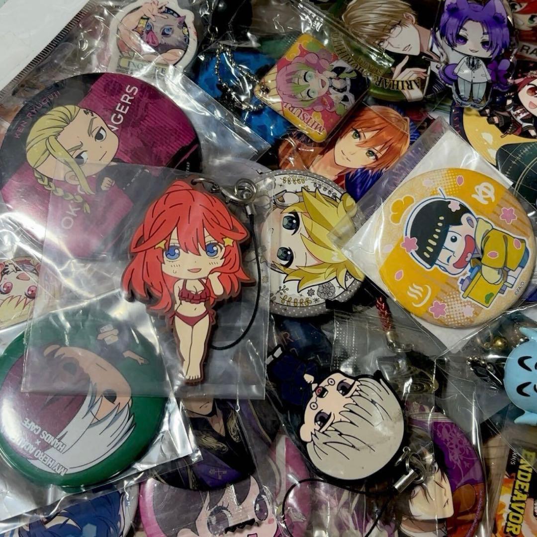 ⑦ アニメグッズ ノンジャンル 缶バッジ 小物類 400点 大量まとめ売り