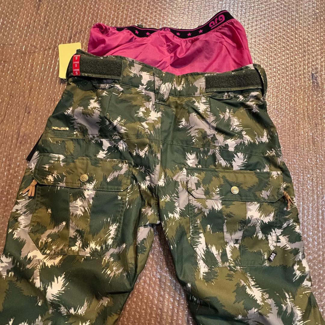 未使用　新品　迷彩　ARG(asics) スノーボードウェア　ズボン　スキー