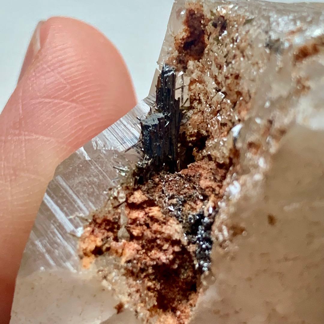 シン・ザギマウンテンクォーツ65/ブラウンファントム/艶々/黒針入り/巨大/自立