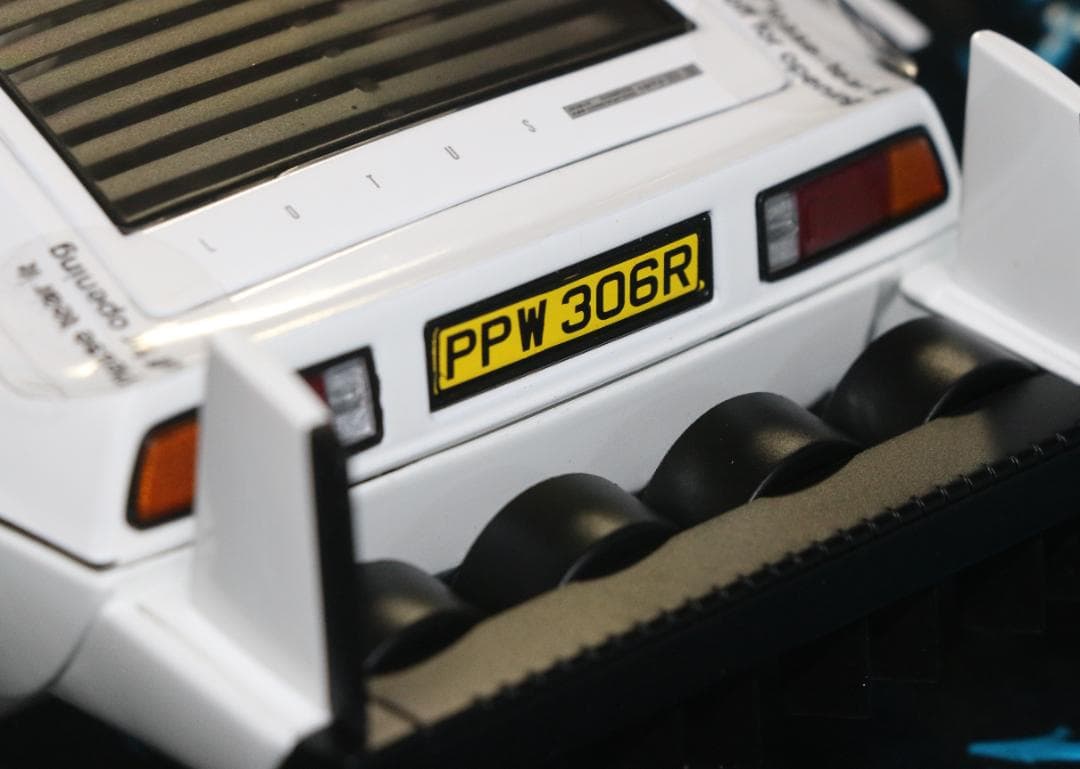 AUTOart ロータス・エスプリ　潜水モード　００７コレクション 1/18