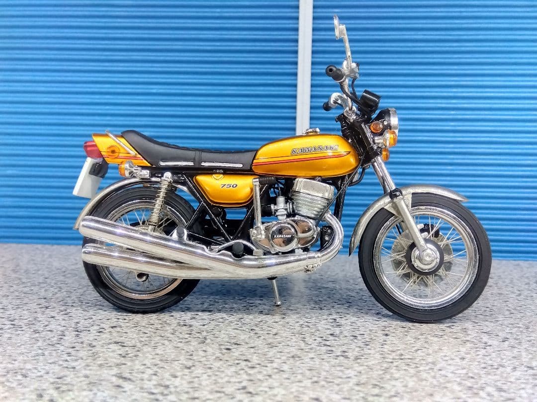 Scale-Bikes 1/18ミニカー カワサキ 750 H2 Mach Ⅳ