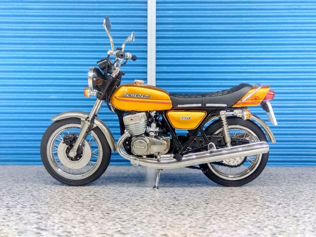 Scale-Bikes 1/18ミニカー カワサキ 750 H2 Mach Ⅳ