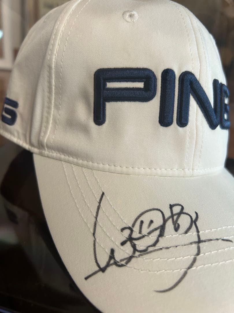 渋野日向子直筆サインキャップ