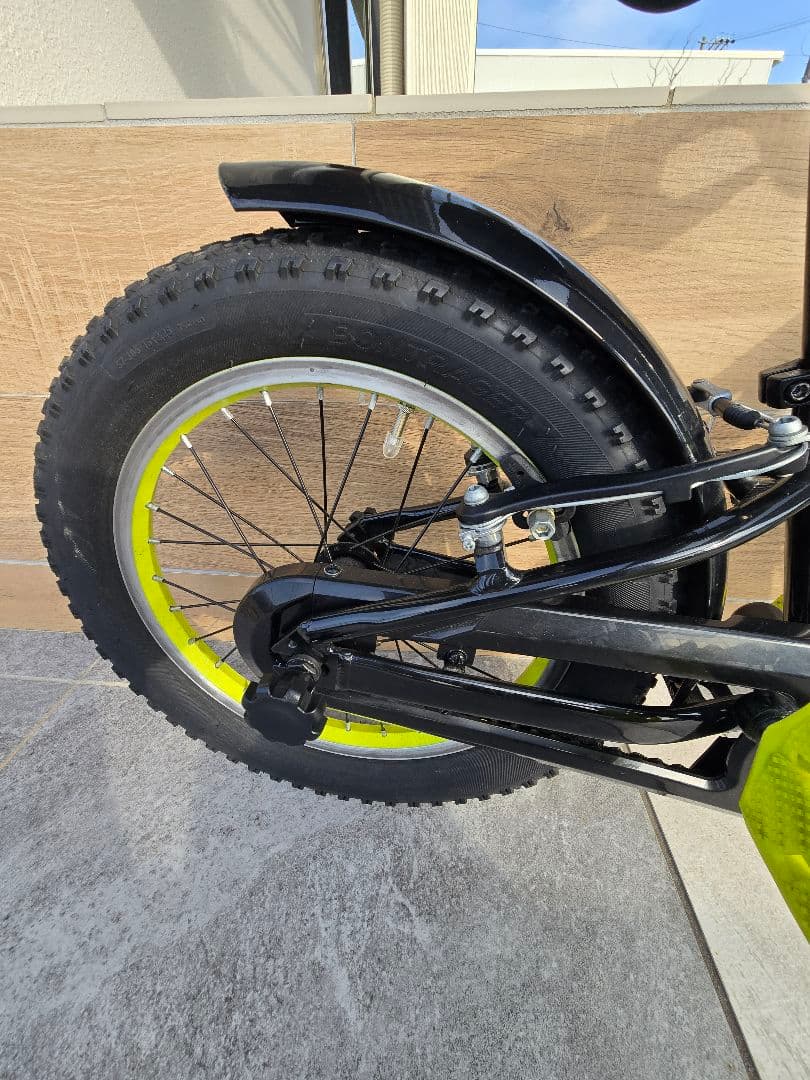 Trek 16インチ 子供用自転車 ブラック/イエロー