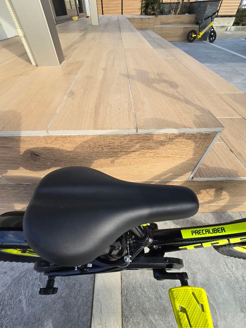 Trek 16インチ 子供用自転車 ブラック/イエロー