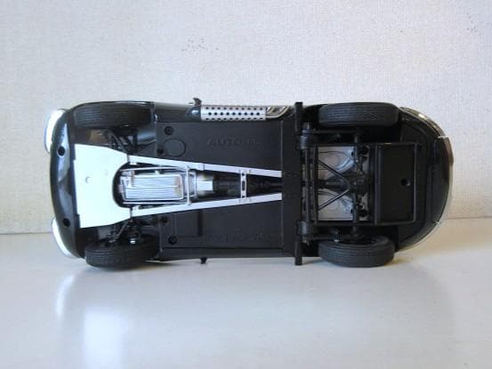 特価 AUTOart (1/18) ジャガー XKSS