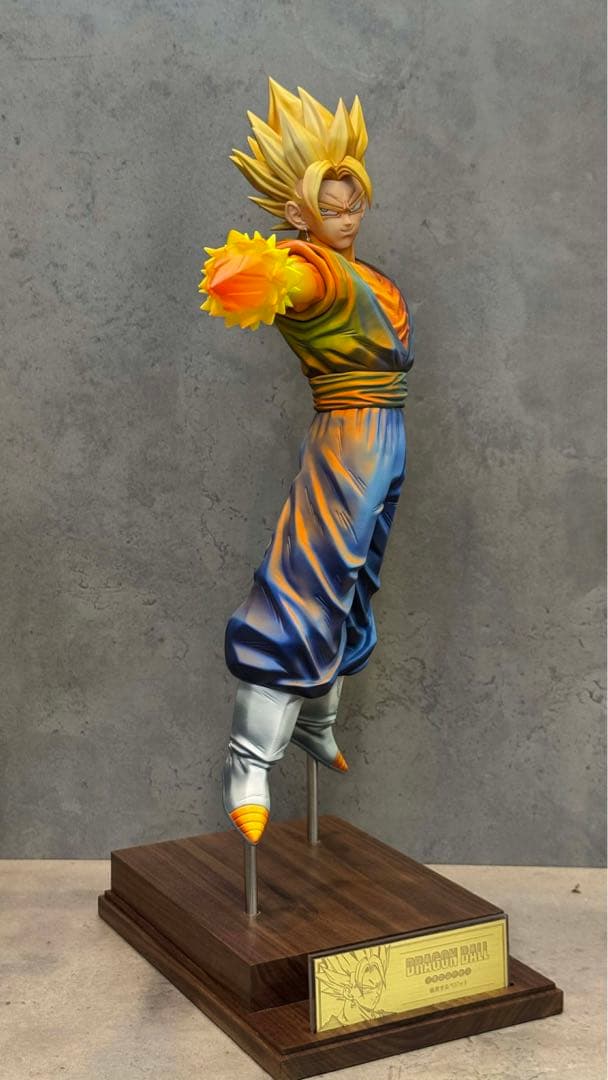 孫悟空 フィギュア 攻撃ポーズ 台座付き