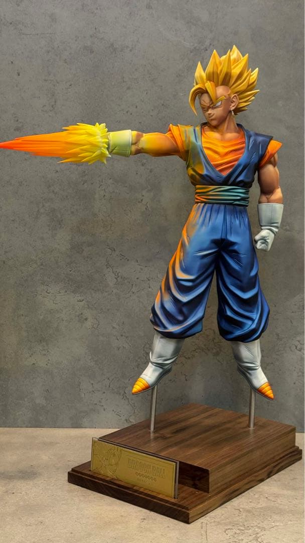 孫悟空 フィギュア 攻撃ポーズ 台座付き