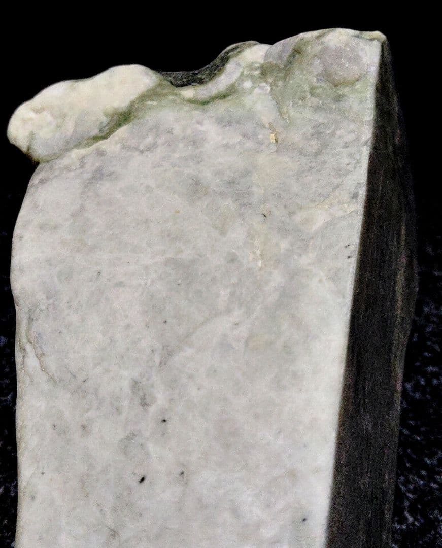 ★翡翠原石★糸魚川硬玉【小滝灰ラベ・転石・切り出し❷1528ｇ】
