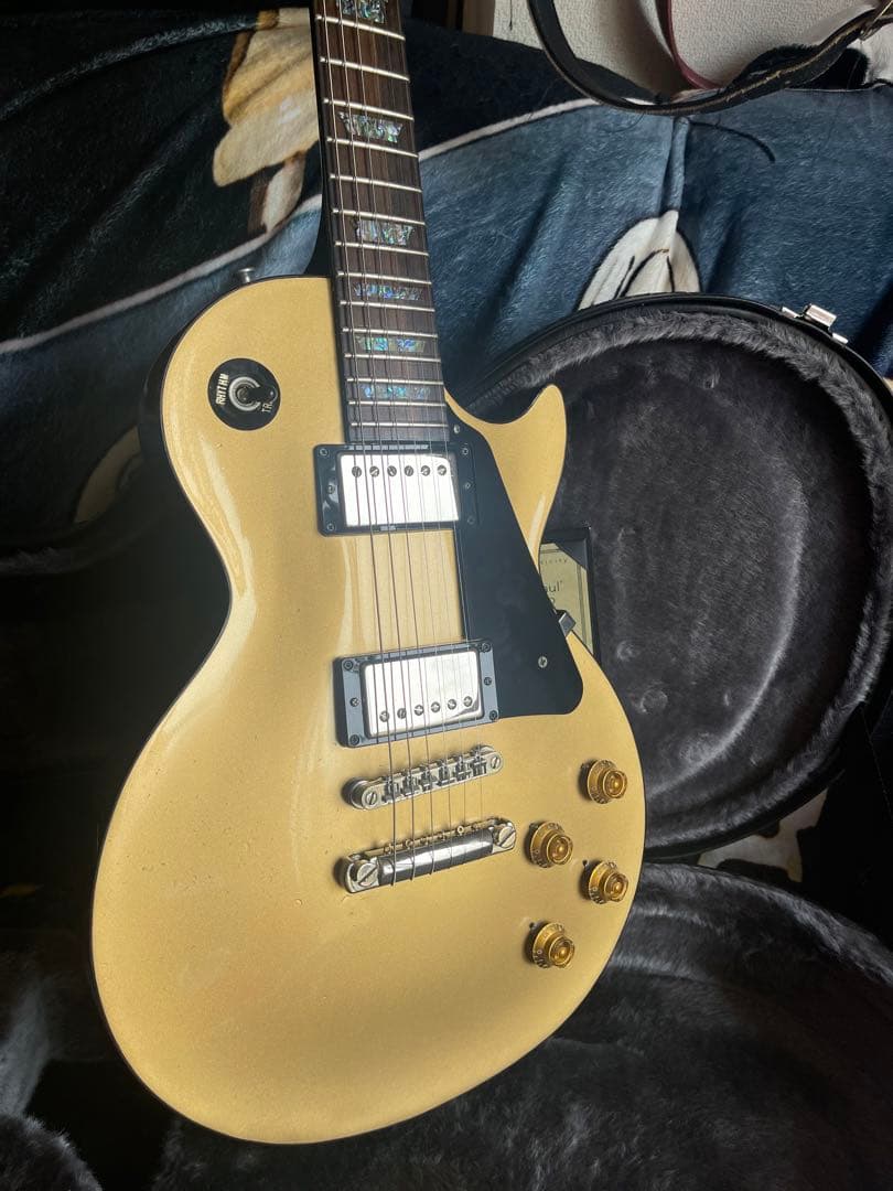 エピフォンスラッシュレスポールゴルドトップ