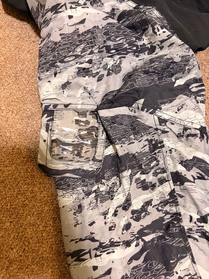 Oakley スキーウェア 黒/グレー 迷彩柄