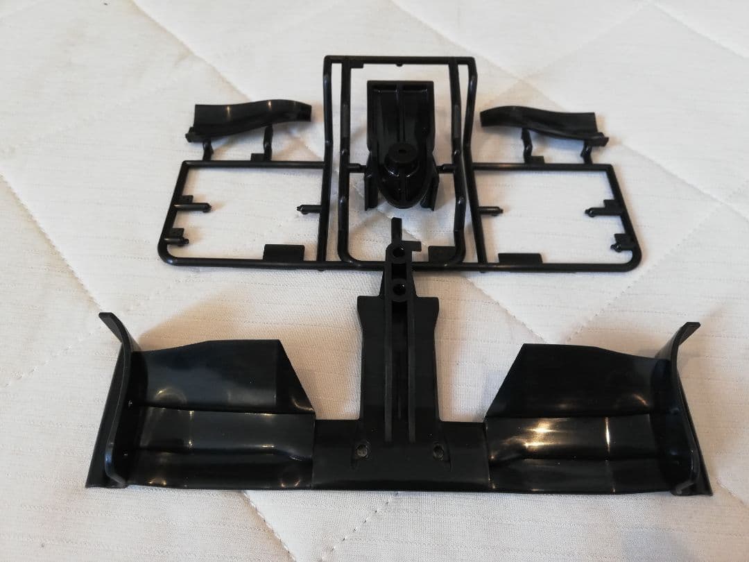 タミヤ 1/10 マクラーレン メルセデス MP4-24 ハミルトン F104