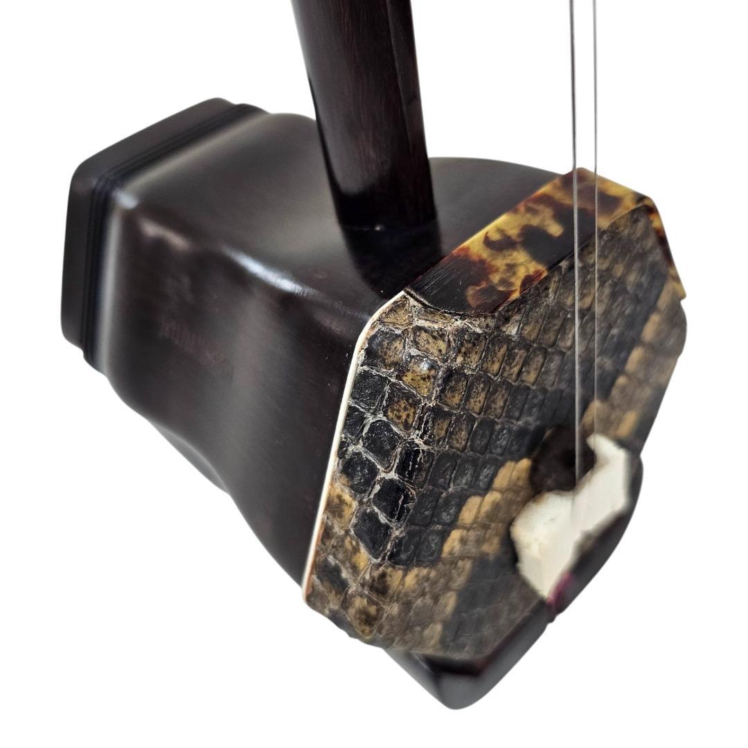 紅木 二胡 蛇皮 六角胴 刻印 弓・ケース付 付属品あり 中国民族楽器 本革