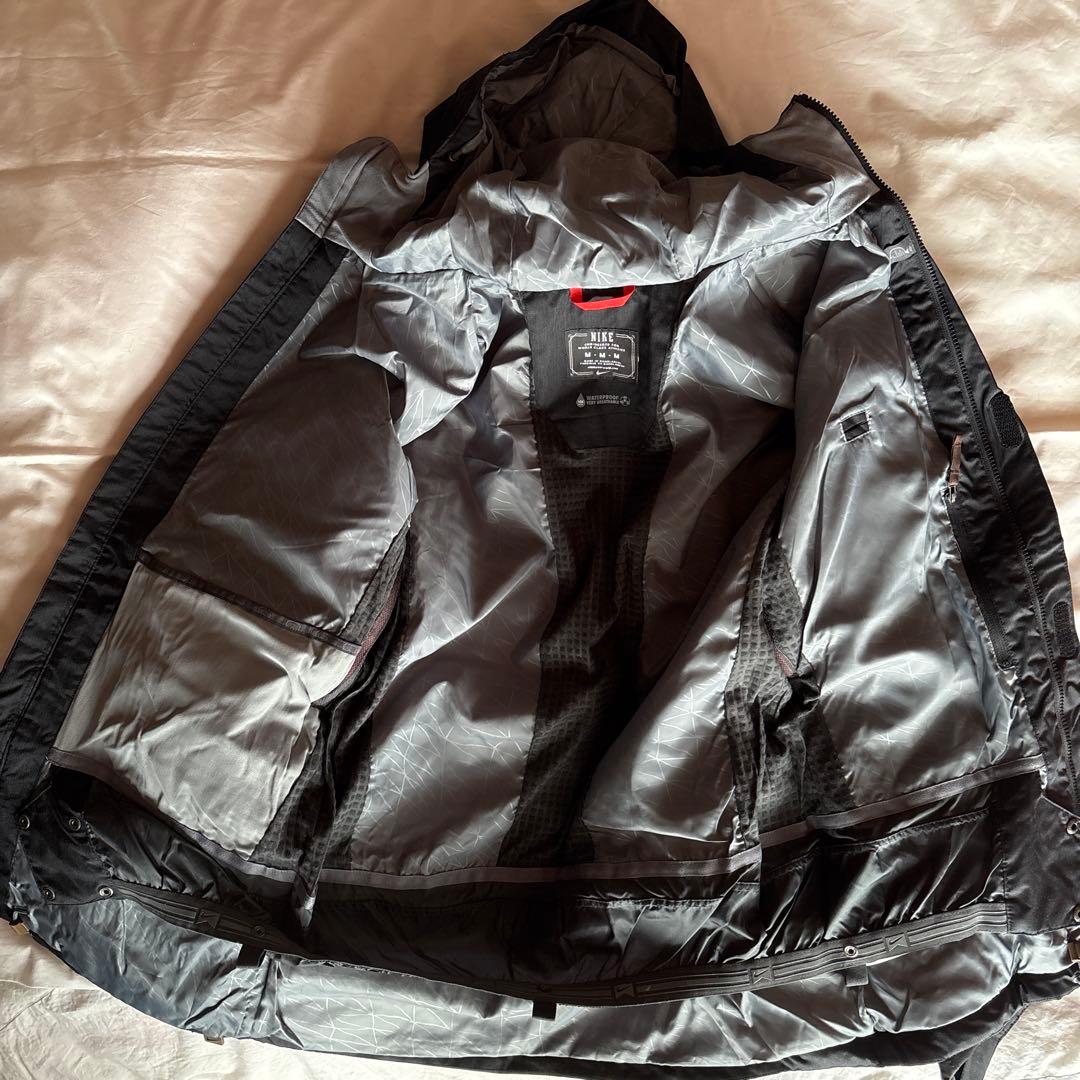 【未使用品】NIKE スノーボードウェア上下セット＋ベスト