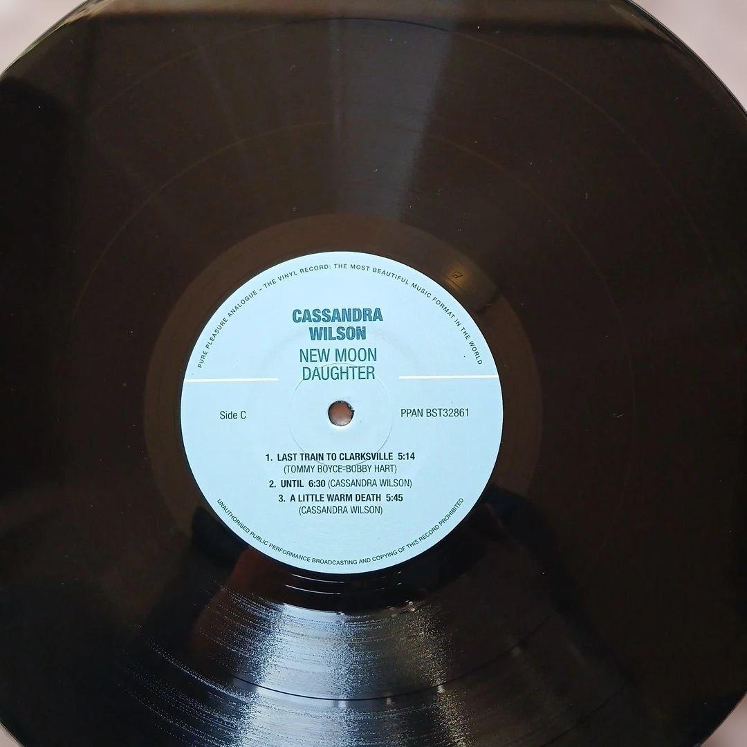 極美品180g2LP カサンドラ•ウィルソン\"ニュー•ムーン•ドーター\" 限定盤
