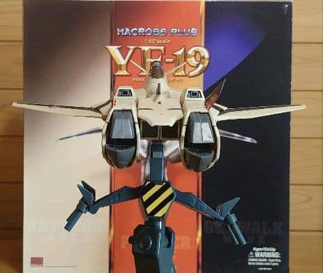 やまとMACROSSPLUSマクロスプラスYF-19イサムダイソン搭乗機 中古品