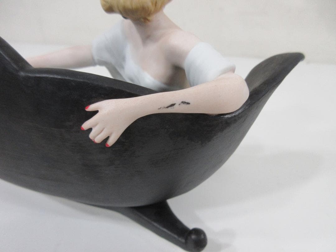 0907X ルイ・イカール ソファー 磁器 フィギュア