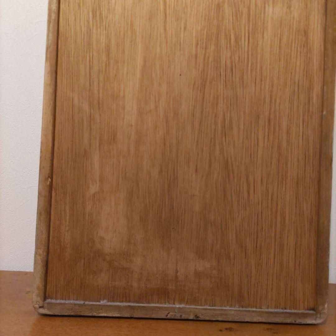 グレーの木製扉付き収納ボックス