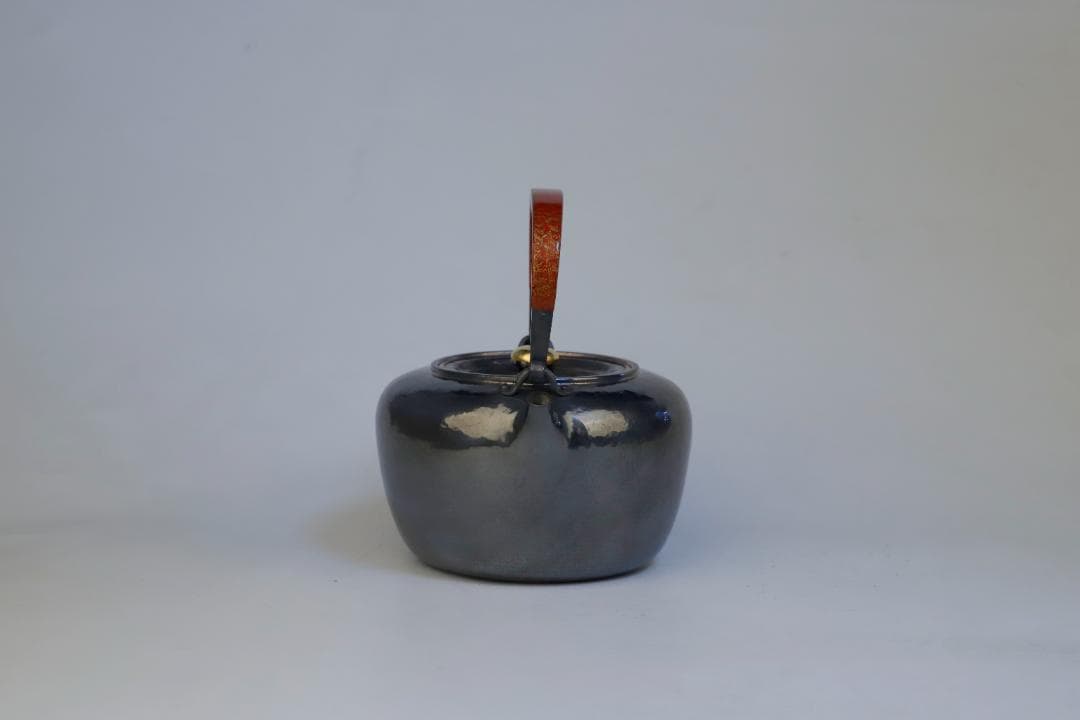 純銀製 平丸摘み 丸形 槌目 湯沸 銀瓶 煎茶道具