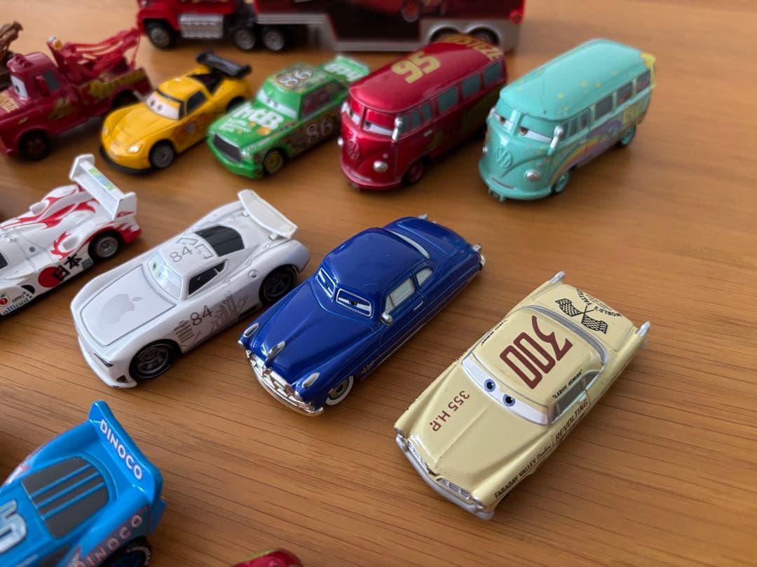 トミカ　カーズ　まとめ売り　17台
