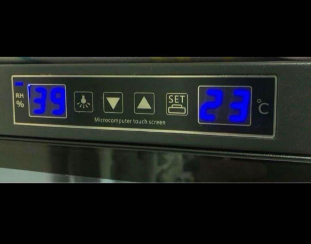 遊戯王 レッドアイズブラックドラゴン nike ナイキ エアマッスル