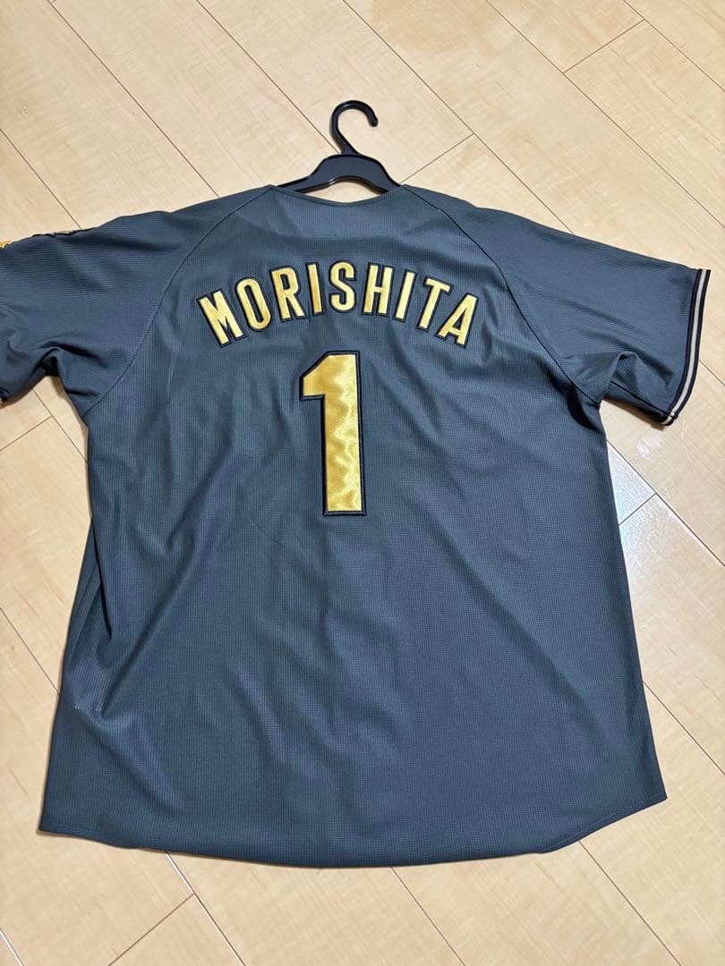 阪神タイガース　森下翔太　レプリカユニフォーム　ブラックダイナマイトシリーズ