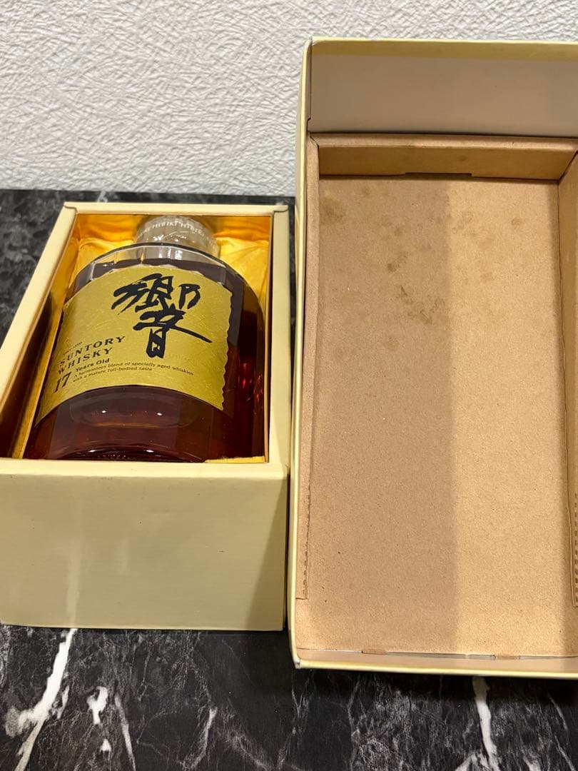 サントリー　響　17年　ゴールドラベル　750ml（箱付き）
