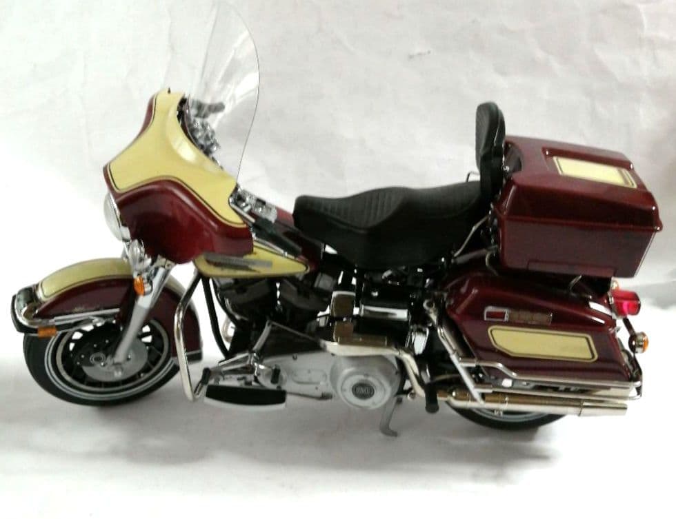 ハーレーダビットソンFLH -80 クラッシック マルチマテリアル完成モデル