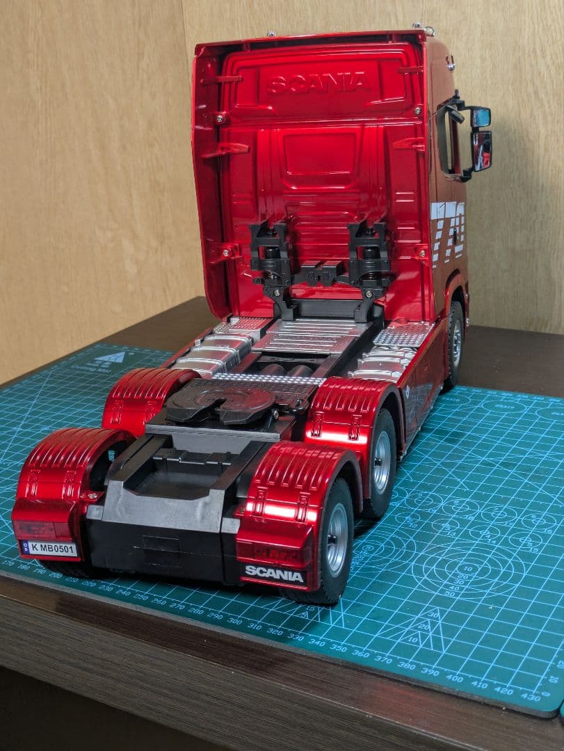 HUI NA スカニア1/18 770 S V8トレーラーヘッド　レッド