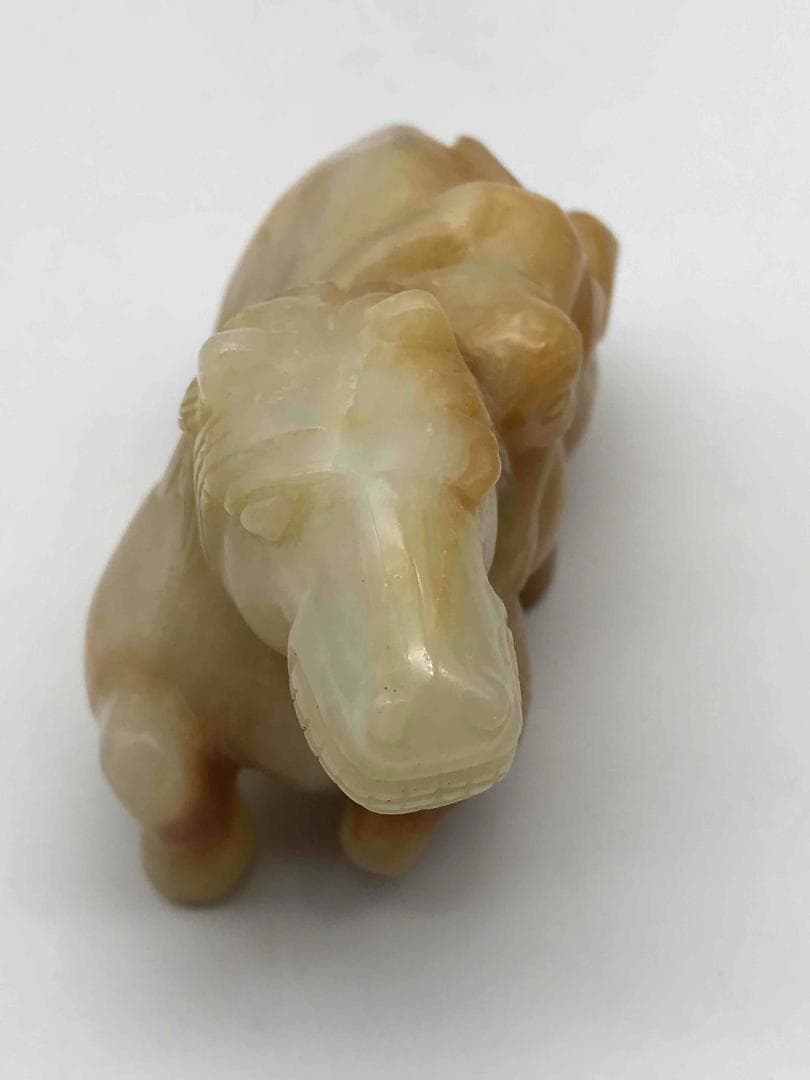 漢時代　和田玉　瑞獣　瑞馬と猿　馬上封候　神駿　玉彫り　古玉石(F-30)