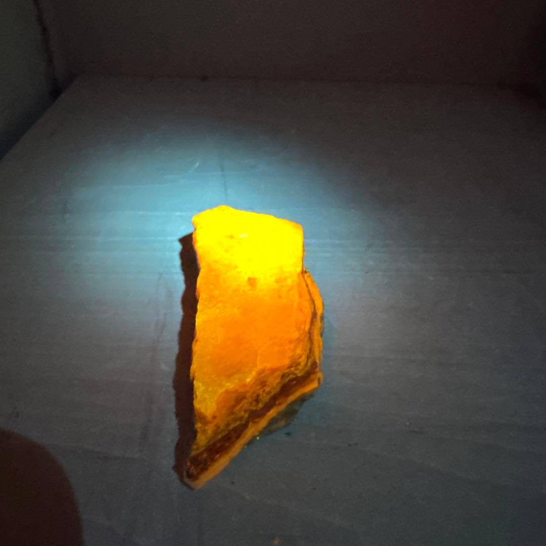 北海道石　然別オパール　蛍光オパール133g