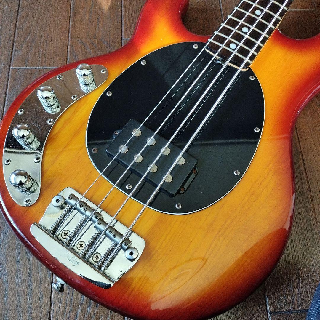 レフトハンド ベース Sterling by MUSIC MAN　RAY34LH