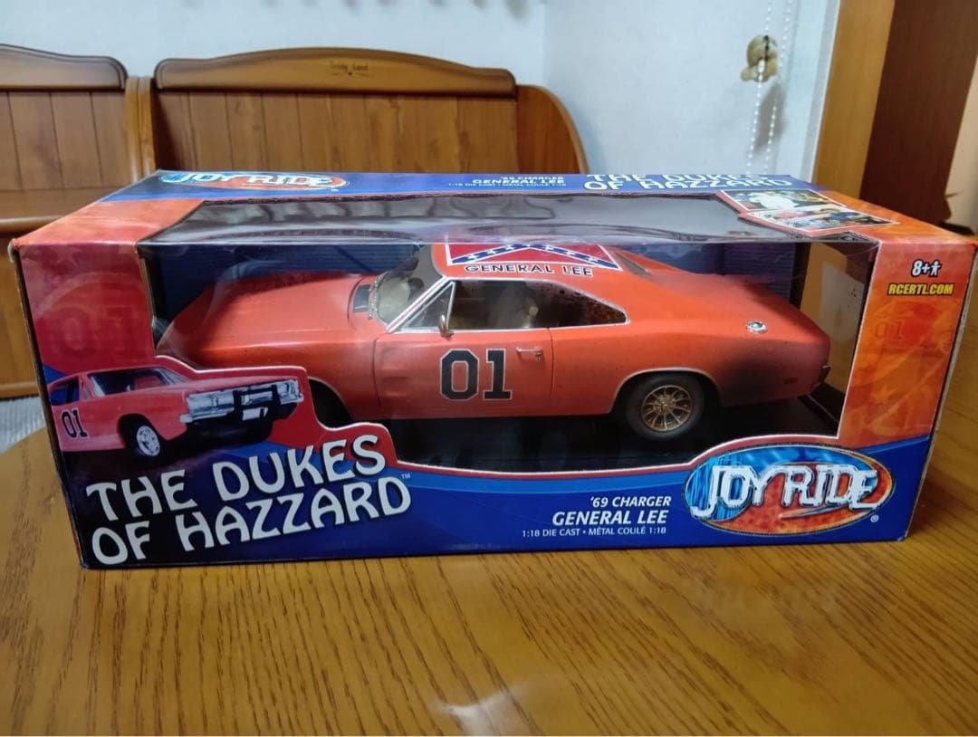 デュークオブハザード　ダッチチャージャー 1969年式　1/18