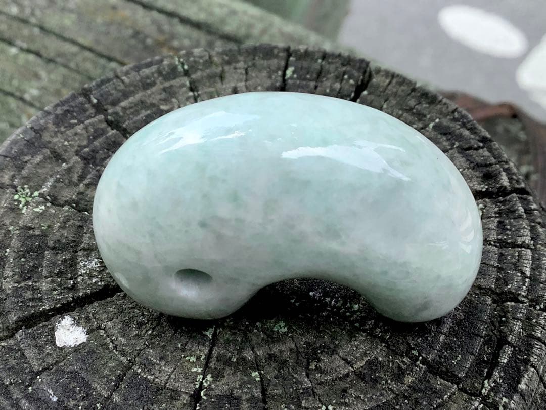 激安卸し値段で‼️15万円確実します‼️ 糸魚川翡翠ジェダイト本物　鑑別書付極上物‼️